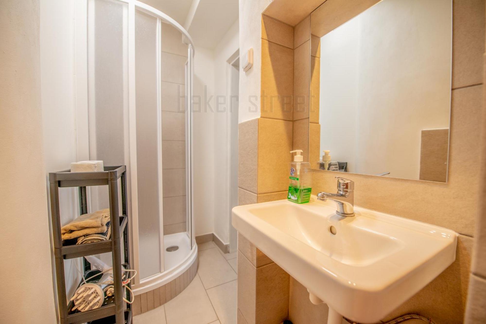 Cozy Apartment Close To Palmovka Прага Экстерьер фото